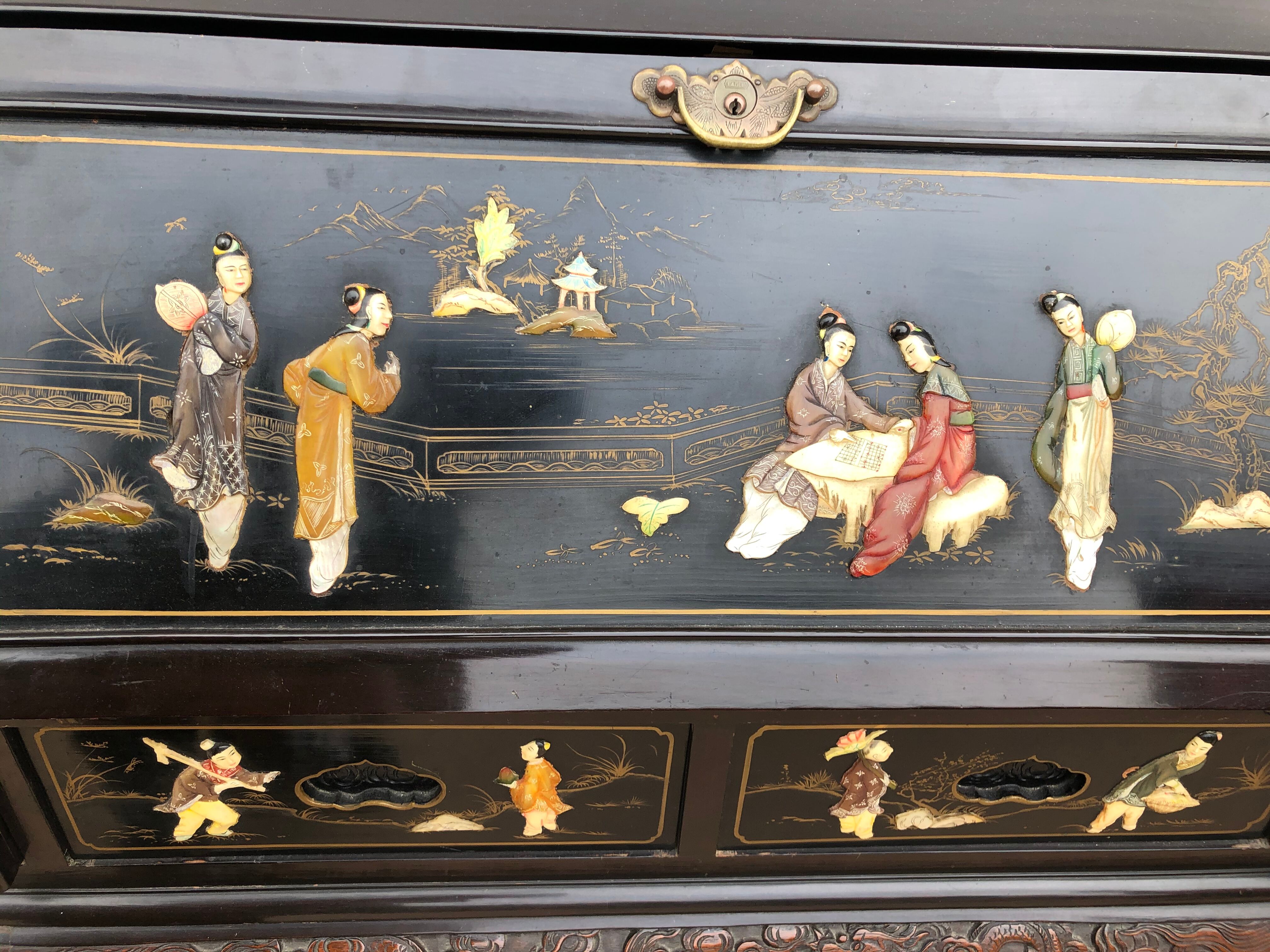 Slope office with asian decorations from the 1950s