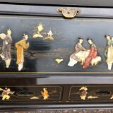 Slope office with asian decorations from the 1950s