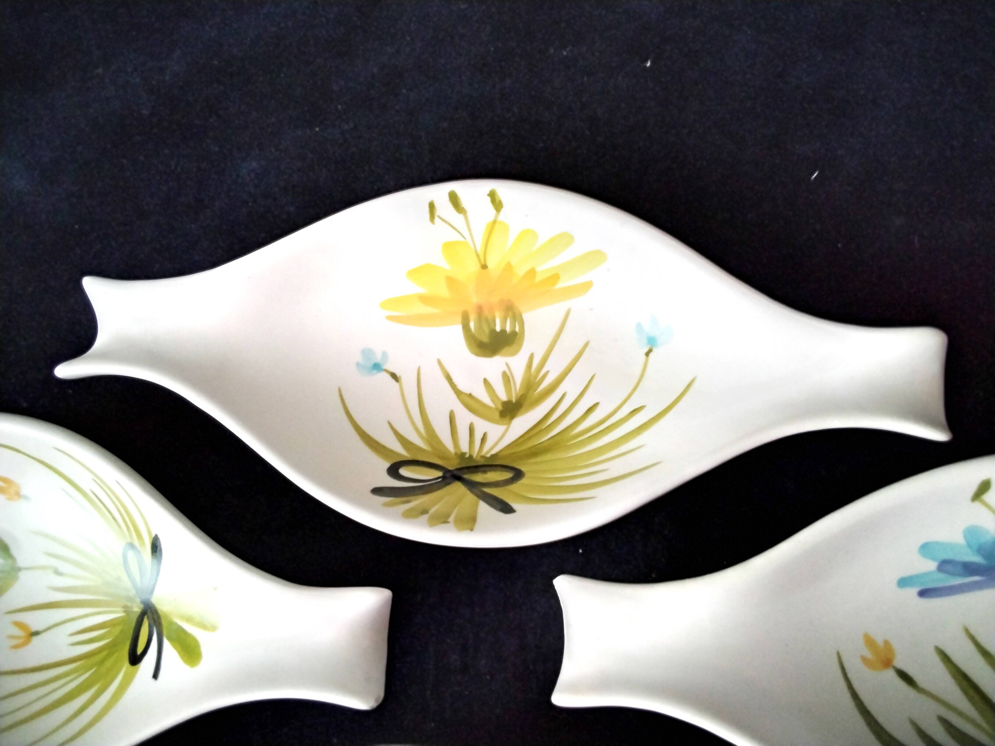4 Ceramic Cups 60s Hand Decor