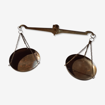 Brass decoration scale in suspension mode