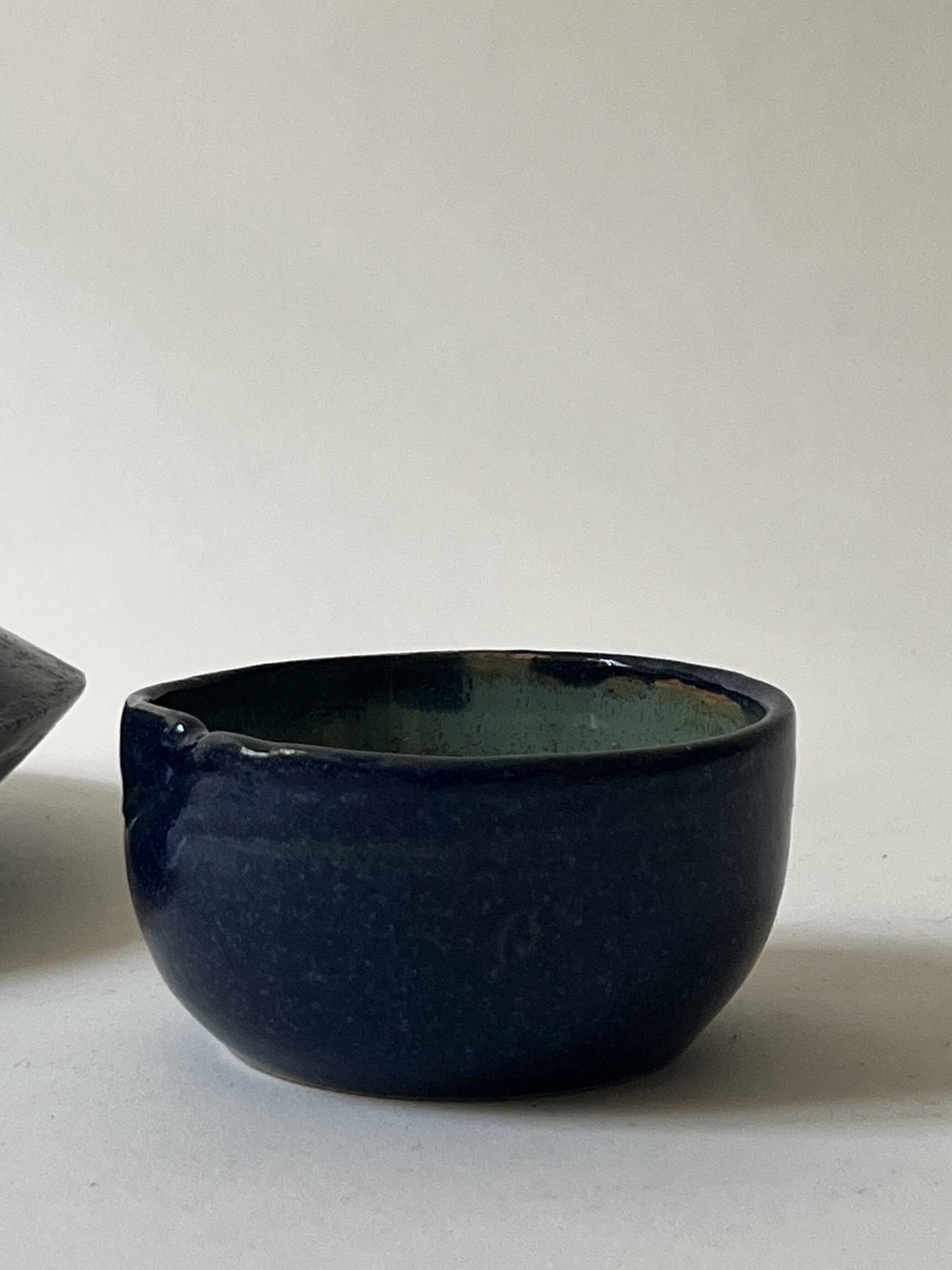 Glazed ceramic bowl/trinket dish, signed