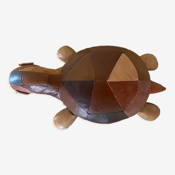 Pouf tortue cuir patchwork années 70