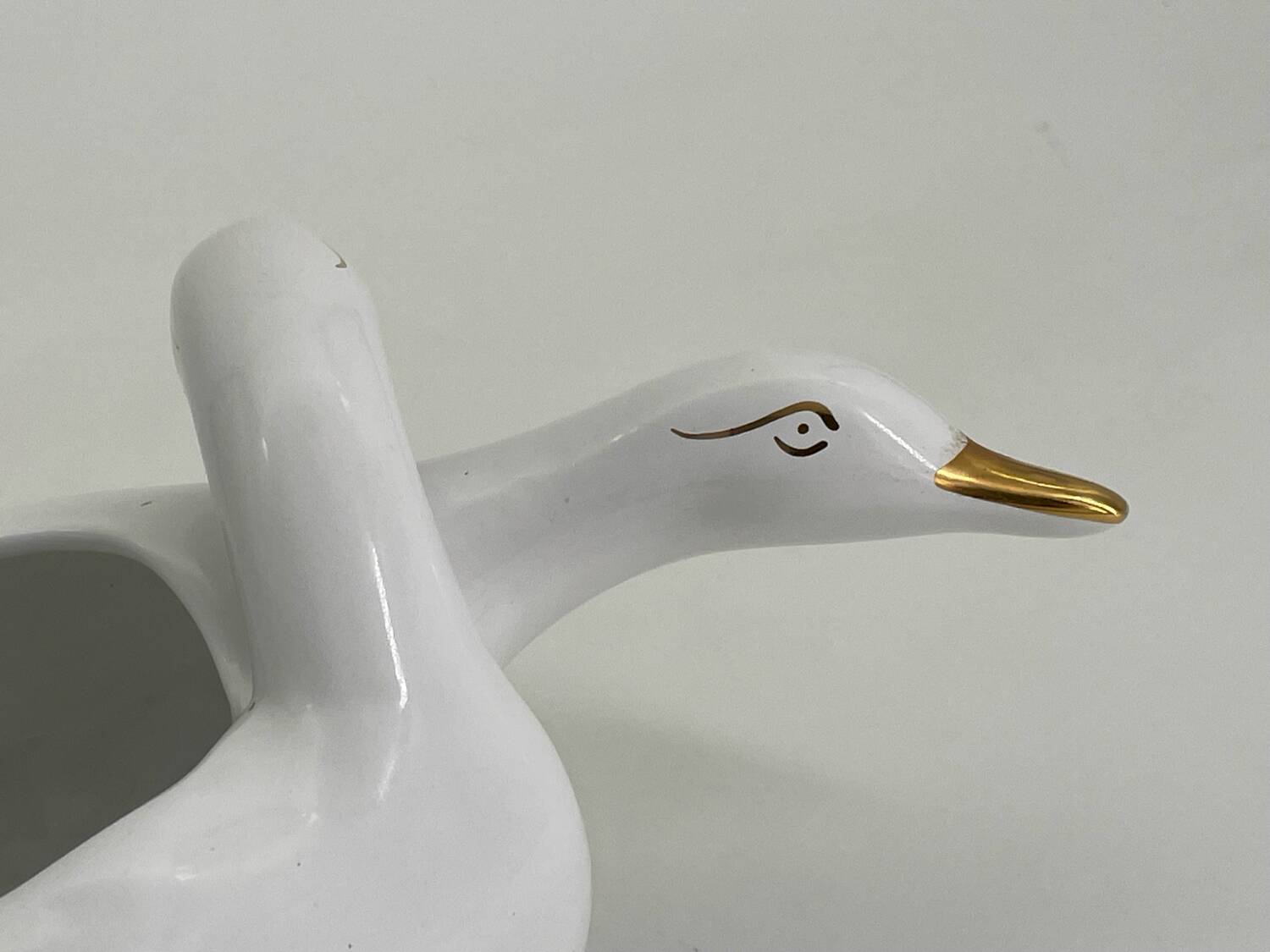 Cache pot two swans in vintage white and gold porcelain