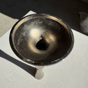 Vase soliflore vintage en métal gris à pied évasé H17 D6