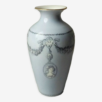 Vase en porcelaine style louis XVI signature trèfle a 4 feuilles medaillon