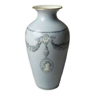 Vase en porcelaine style louis XVI signature trèfle a 4 feuilles medaillon