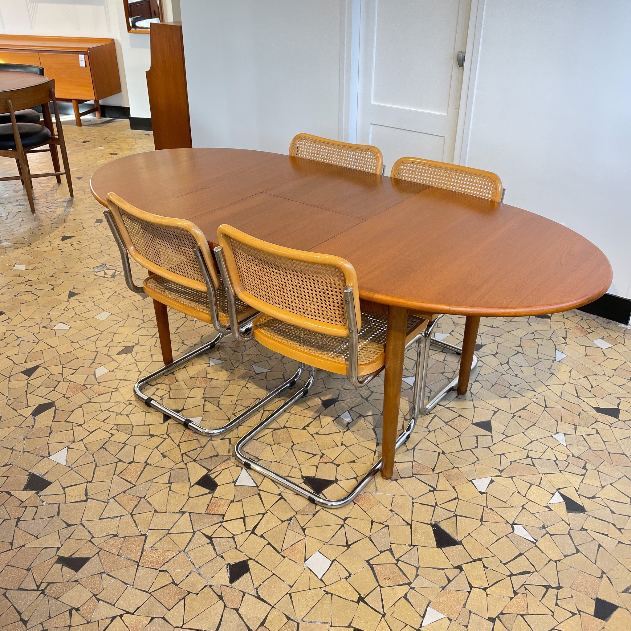 Oval table with butterfly extensions