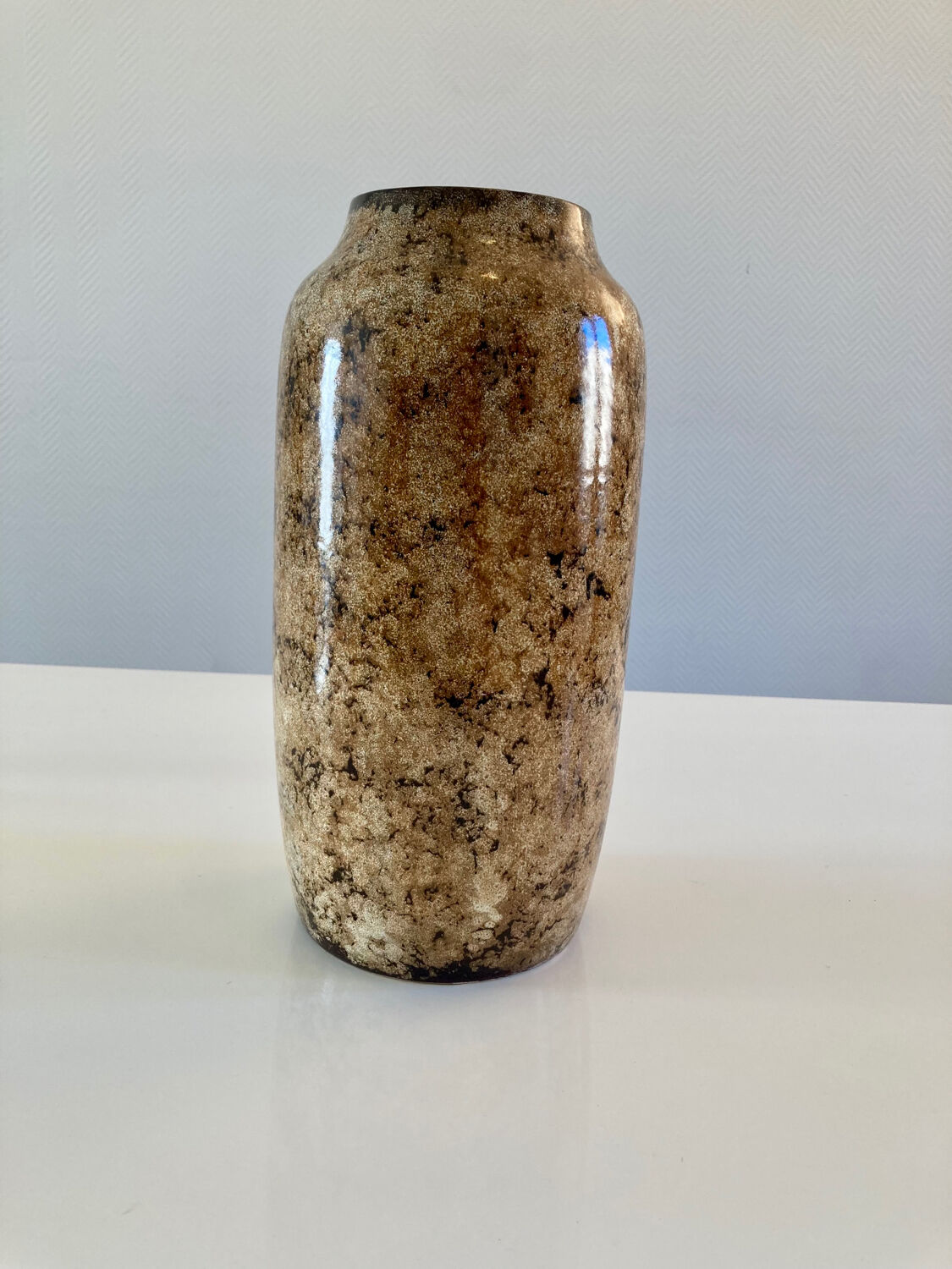 Marbled effect vase in Lunéville earthenware