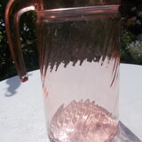 Pichet en verre rose
