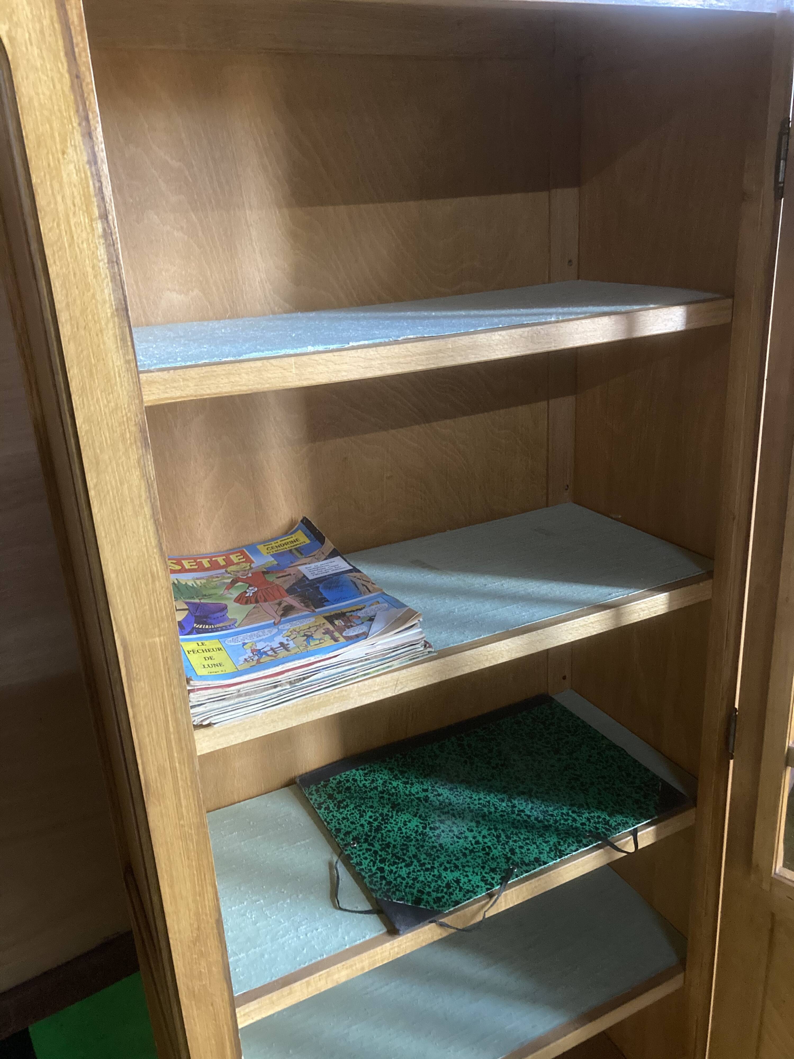 Parisian crosspiece cabinet