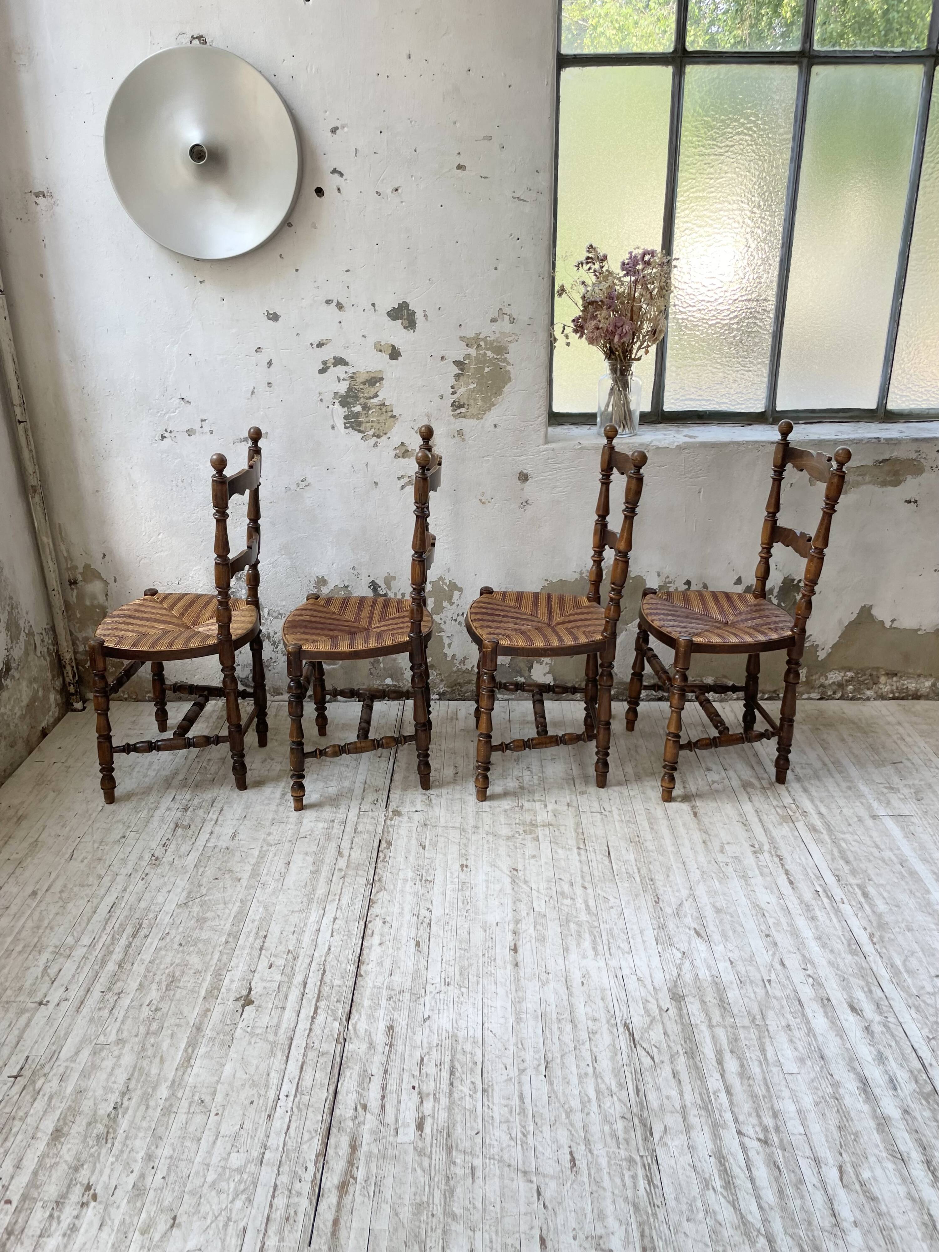 Set of rustic Provençal mulched chairs