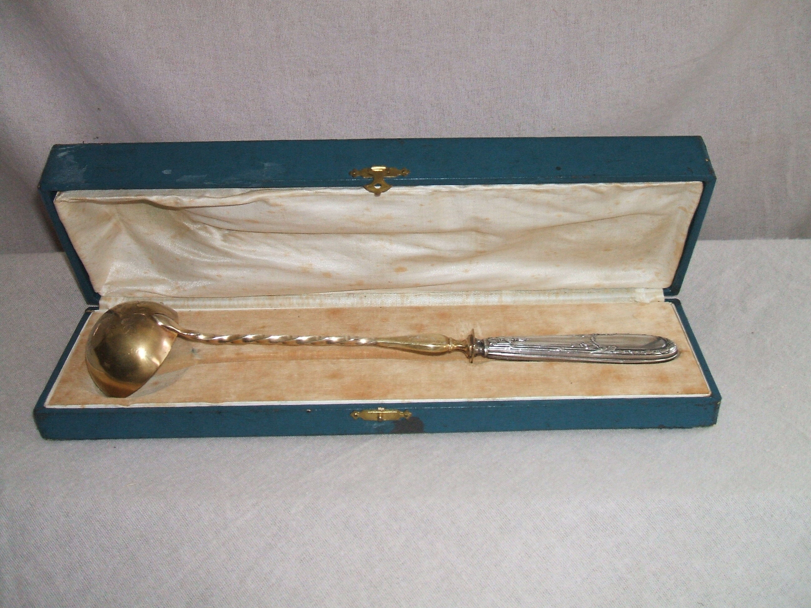 Laouche has creme sleeve silver