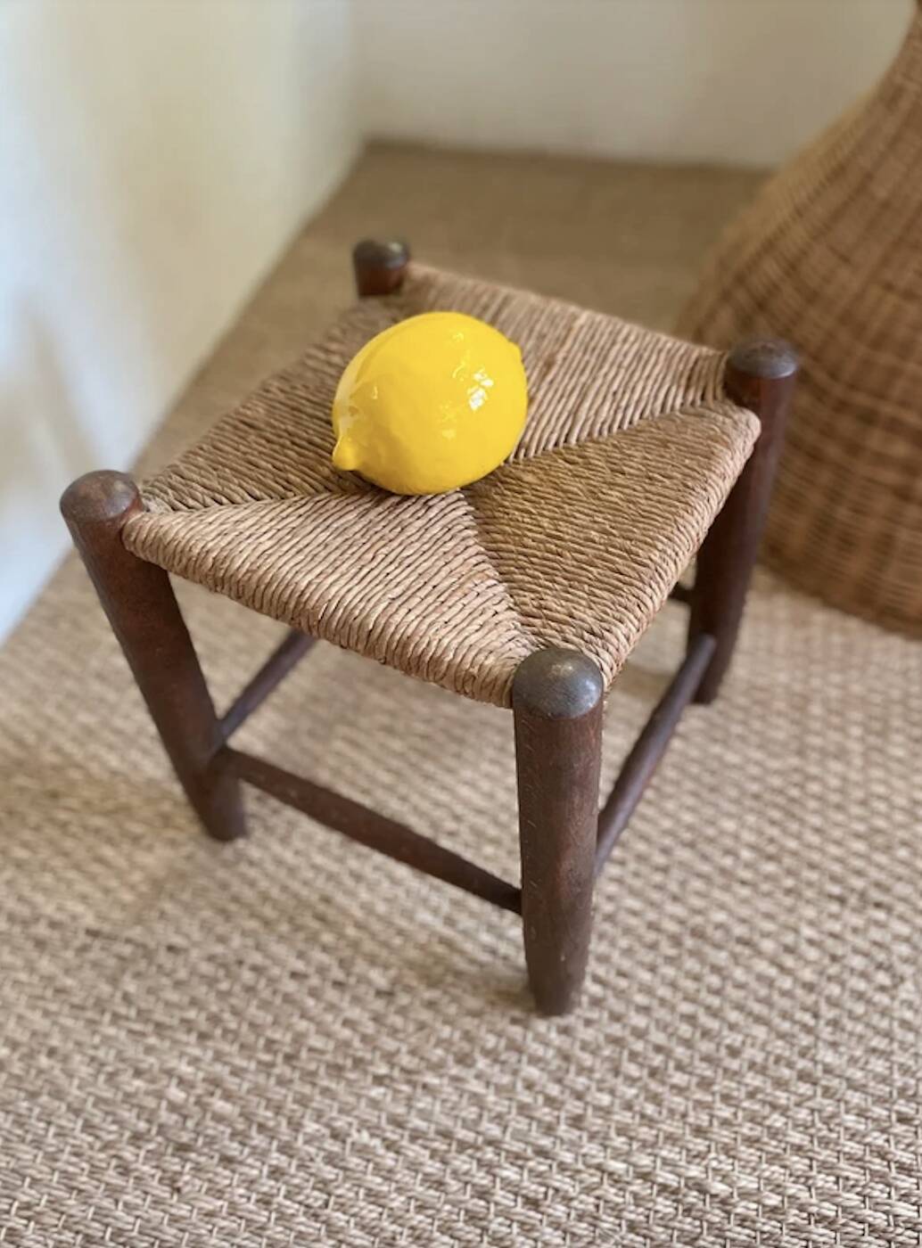 Tabouret en paille et bois