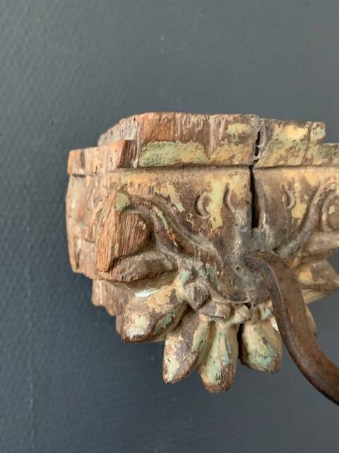 Wall hook in hand-carved wood and iron, antique, India, 1920