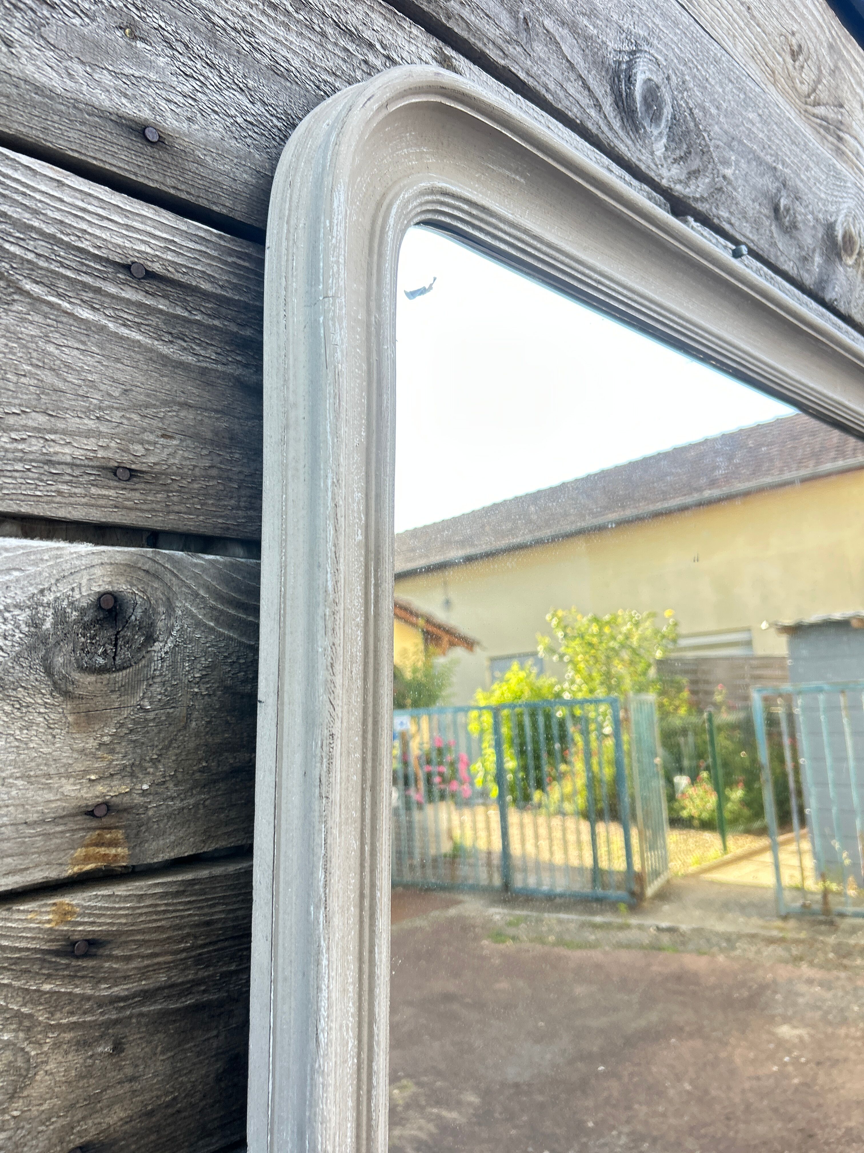Miroir peint en gris, style Louis Philippe