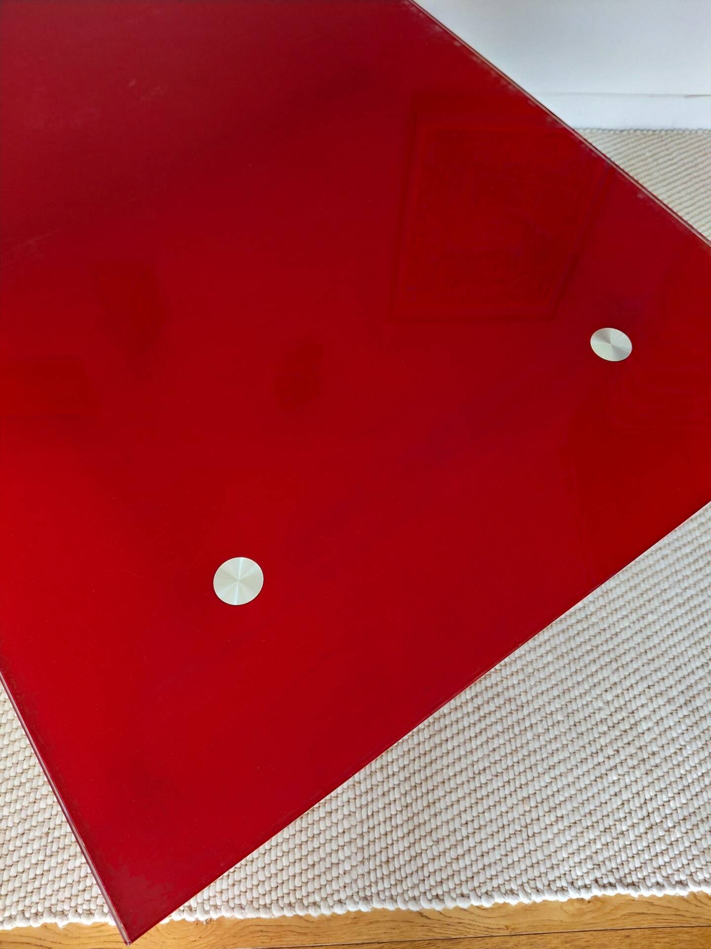 Table relevable vintage verre rouge et chrome-design 1970/1980