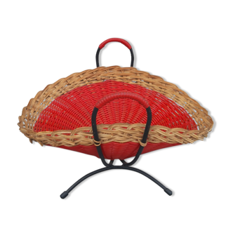 Wicker basket and scoubidou