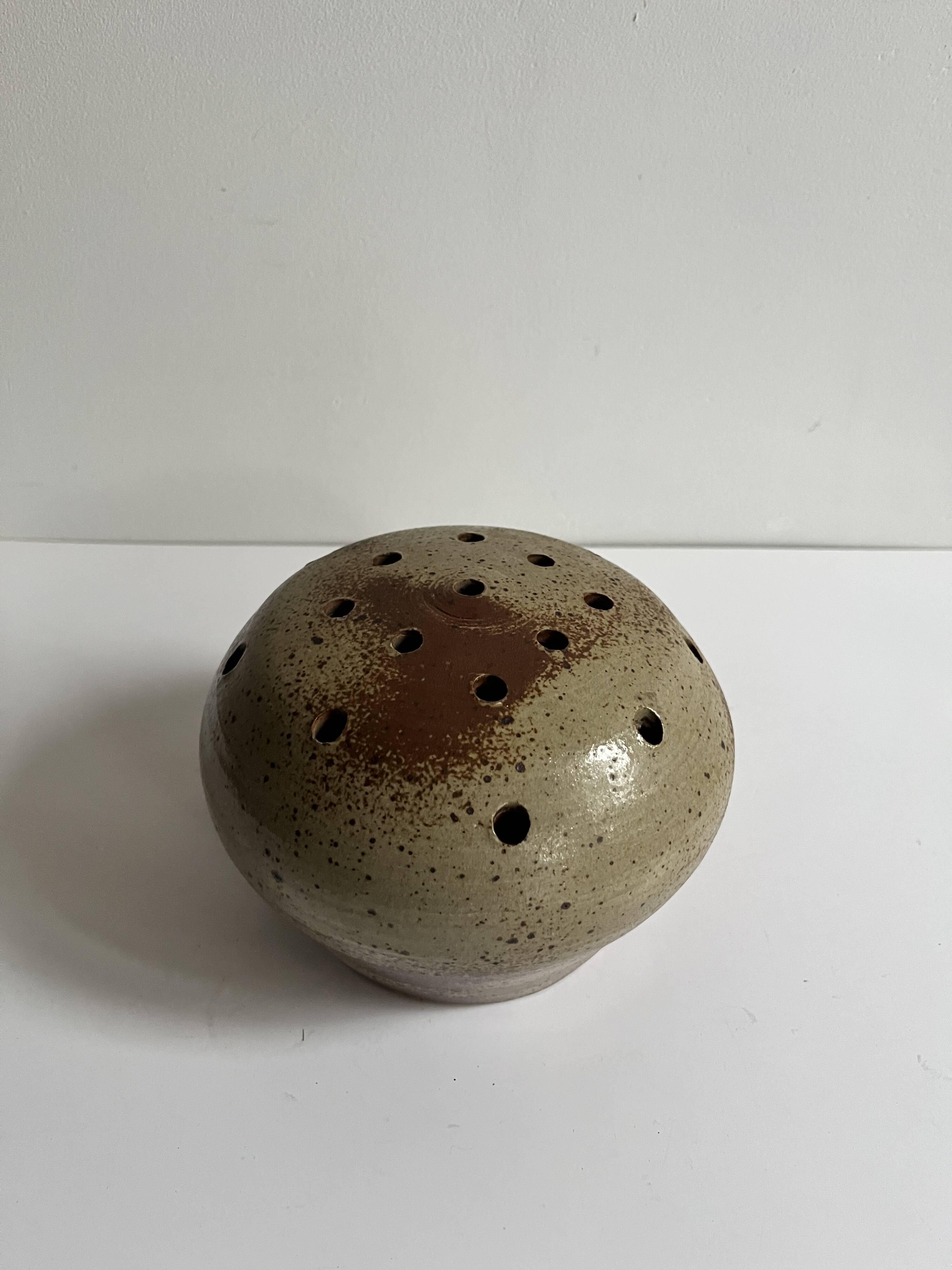 Vase pique fleurs grès