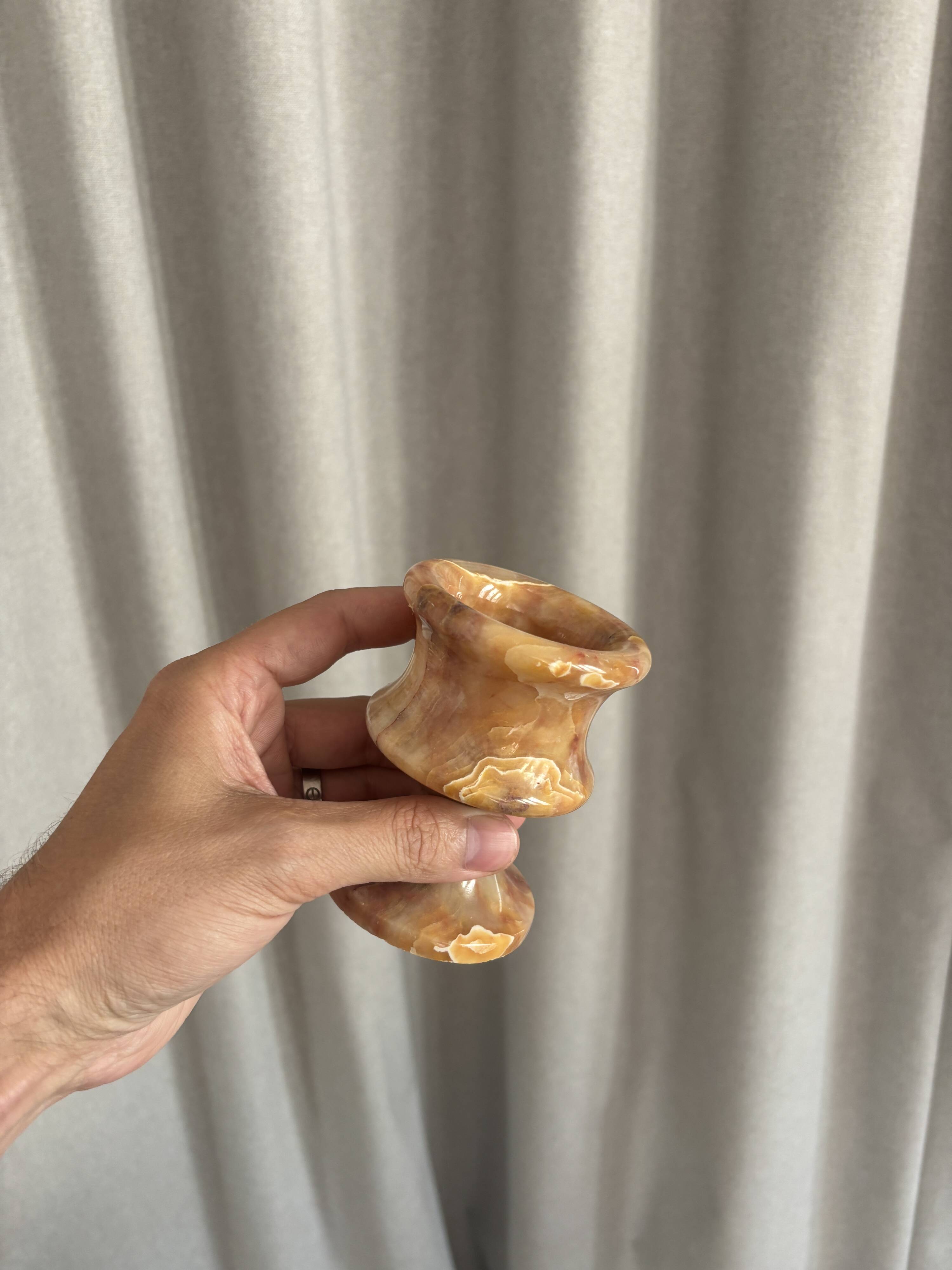 3 vases en onyx sculptées à la main