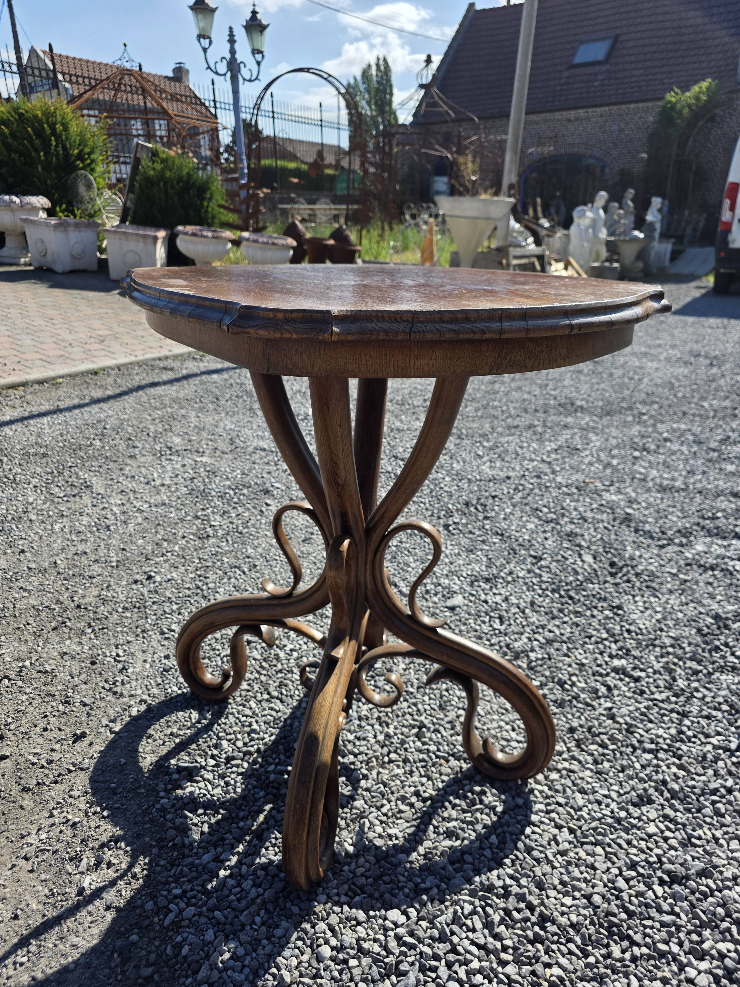 Thonet No. 1 curved wooden side table from the 19th century.