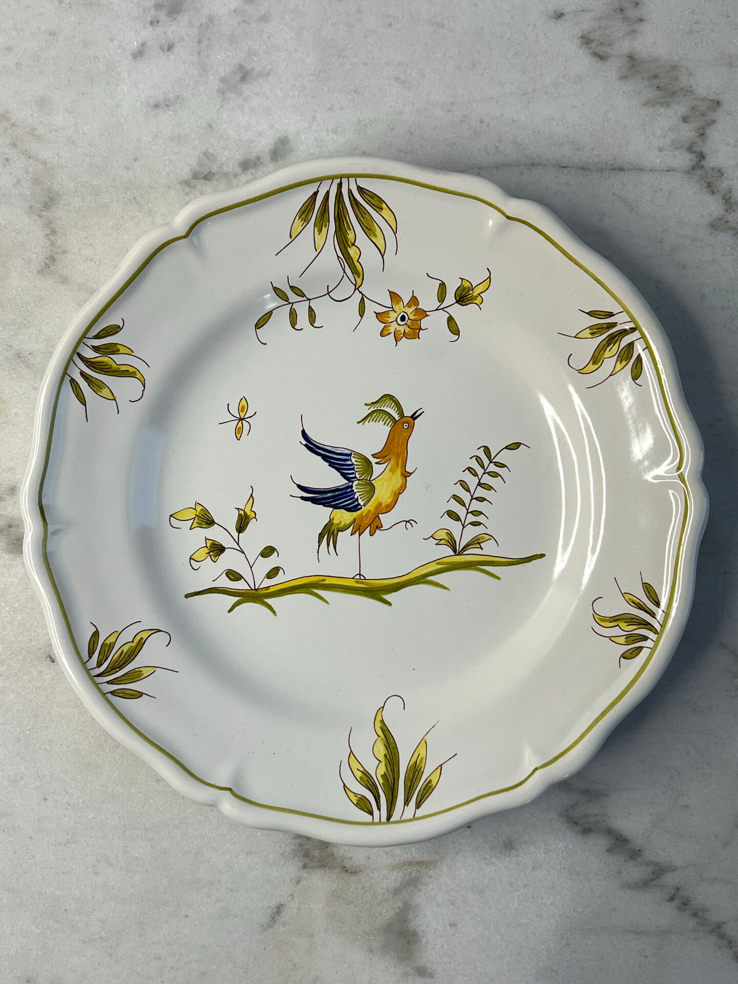 Assiette en faïence de Moustiers signée 23cm
