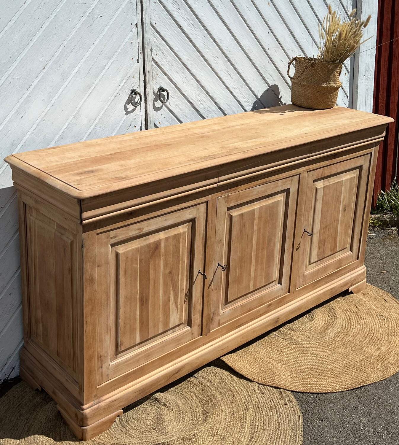 Enfilade / antique buffet in solid raw wood with 3 drawers.