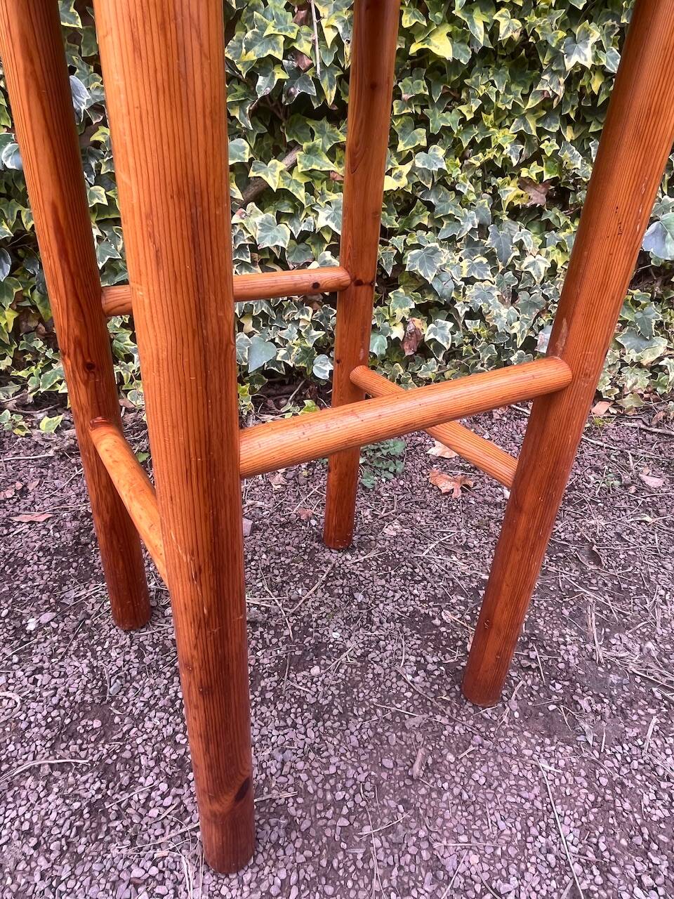 Square high stool in pine