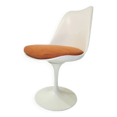 Tulip swivel chair designed by Eero Saarinen for Knoll Int.
