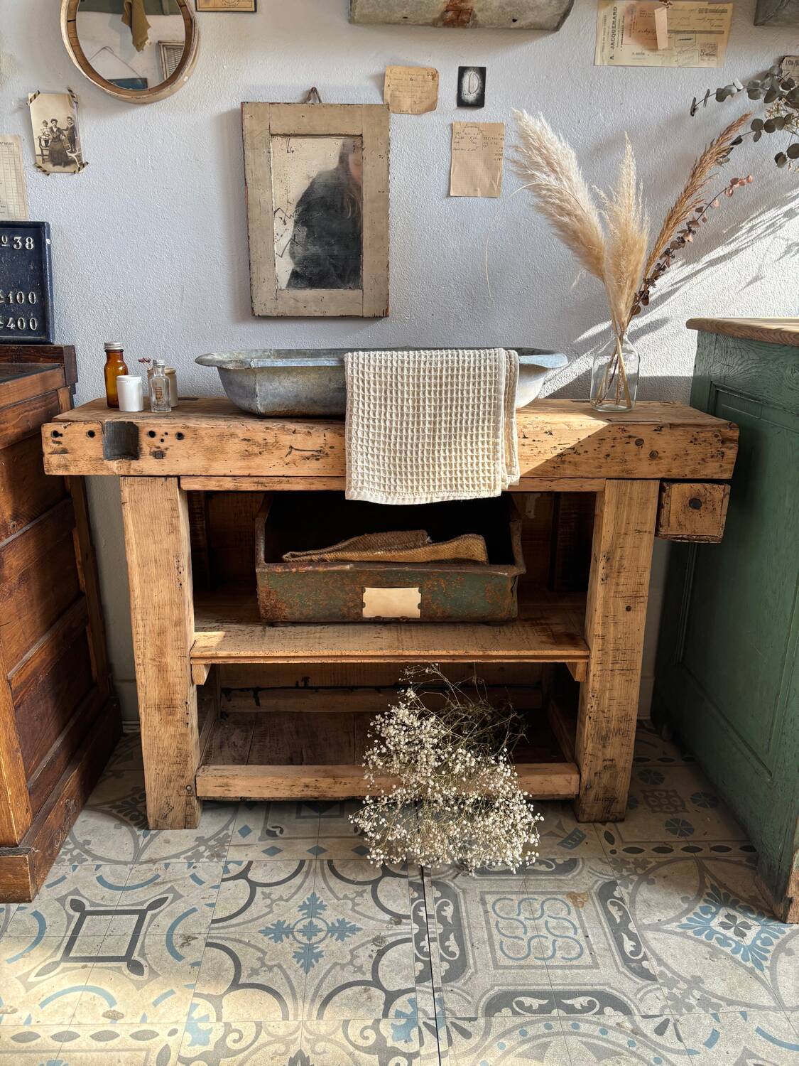 Carpenter's workbench