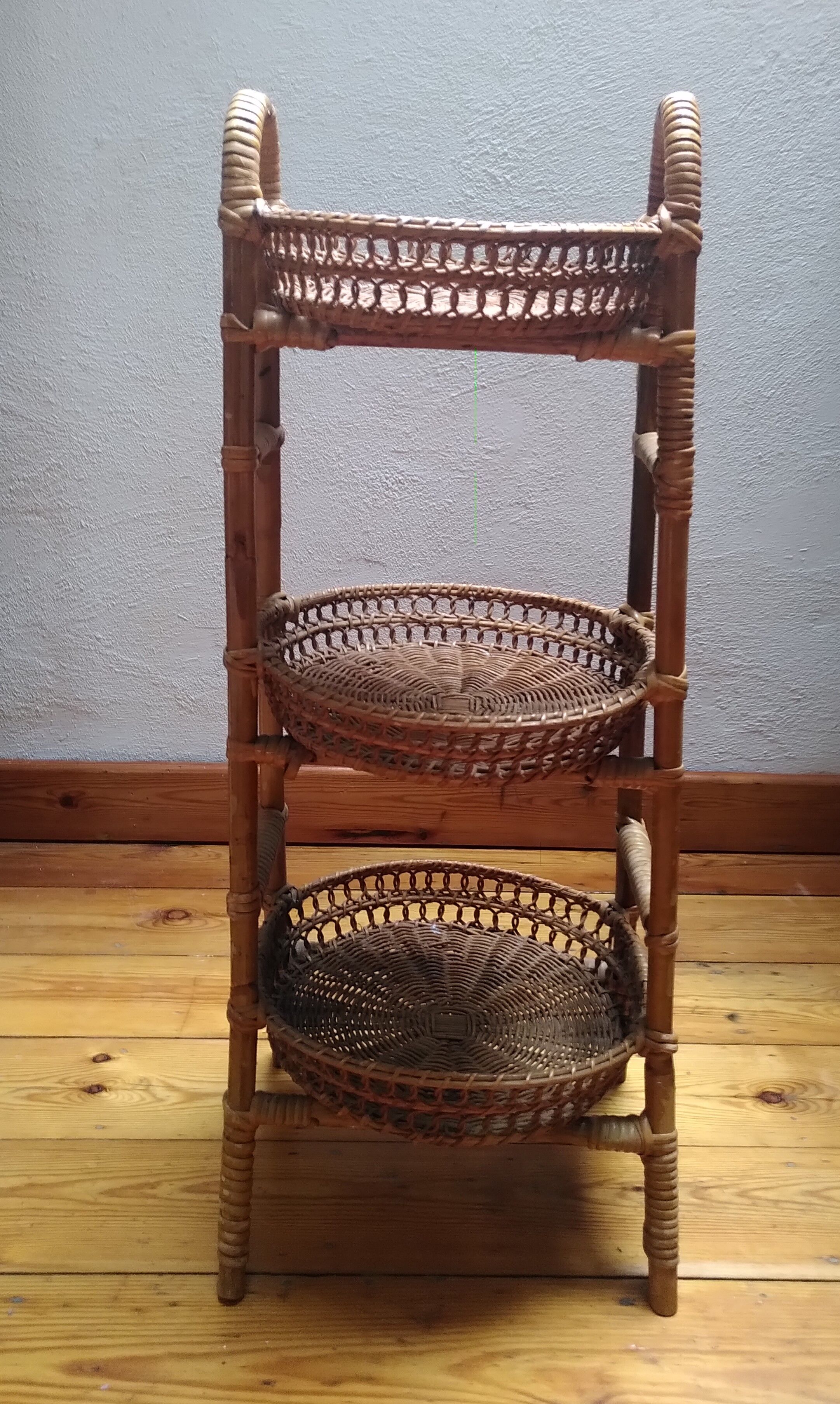 Vegetable shelf / pocket tray