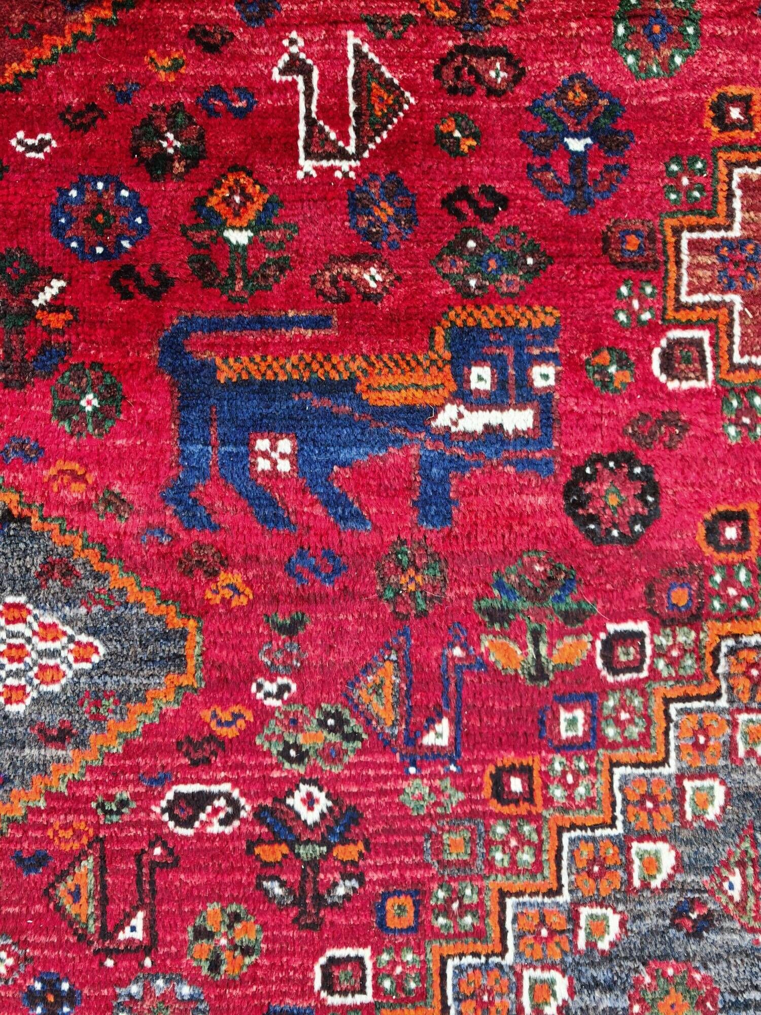 Large Persian carpet XL from Shiraz with Persepolis patterns, hand-knotted in naturally dyed wool.