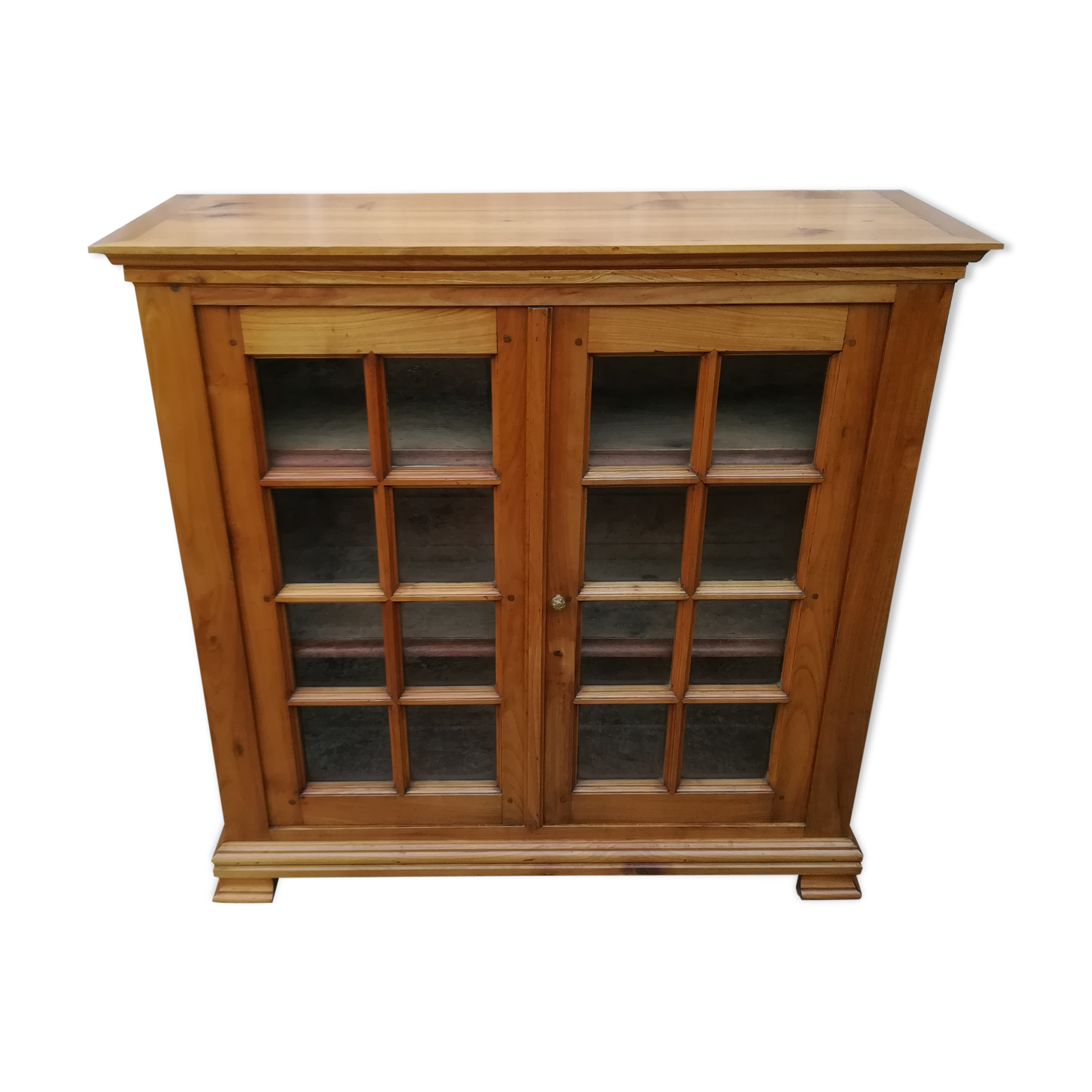 Solid cherrywood showcase