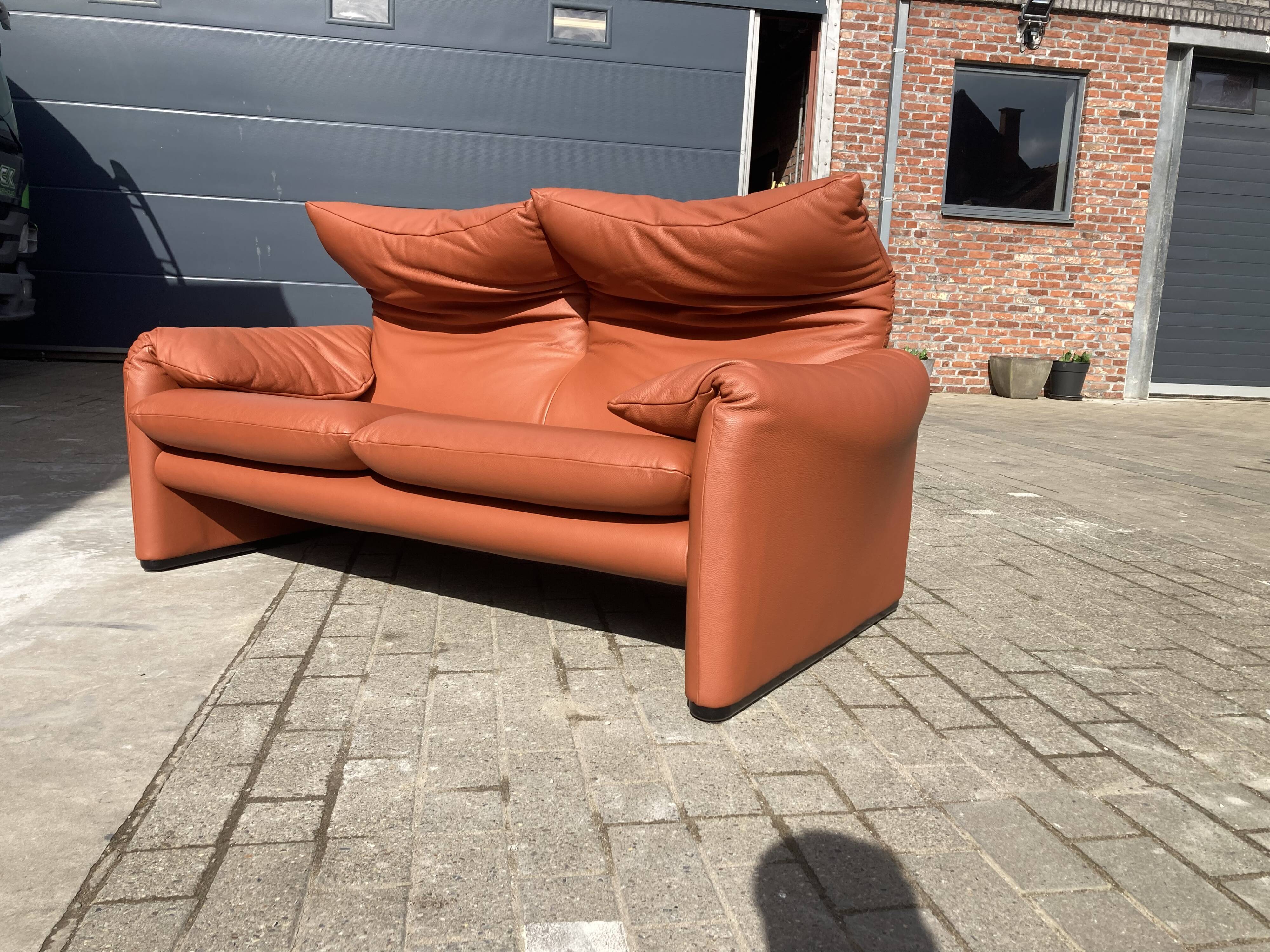 Cassina Maralunga 2seater by Vico Magistretti