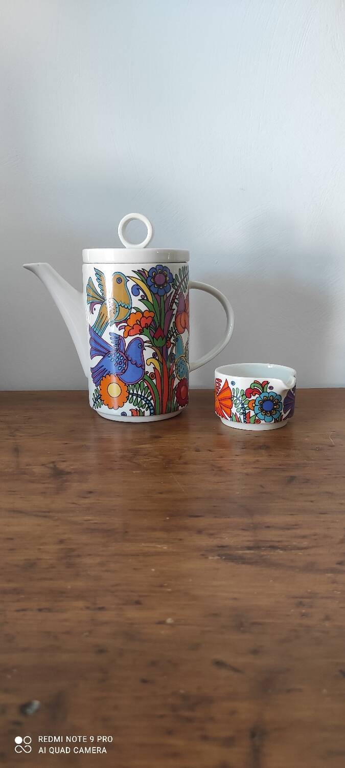Acapulco coffee maker and milk jug