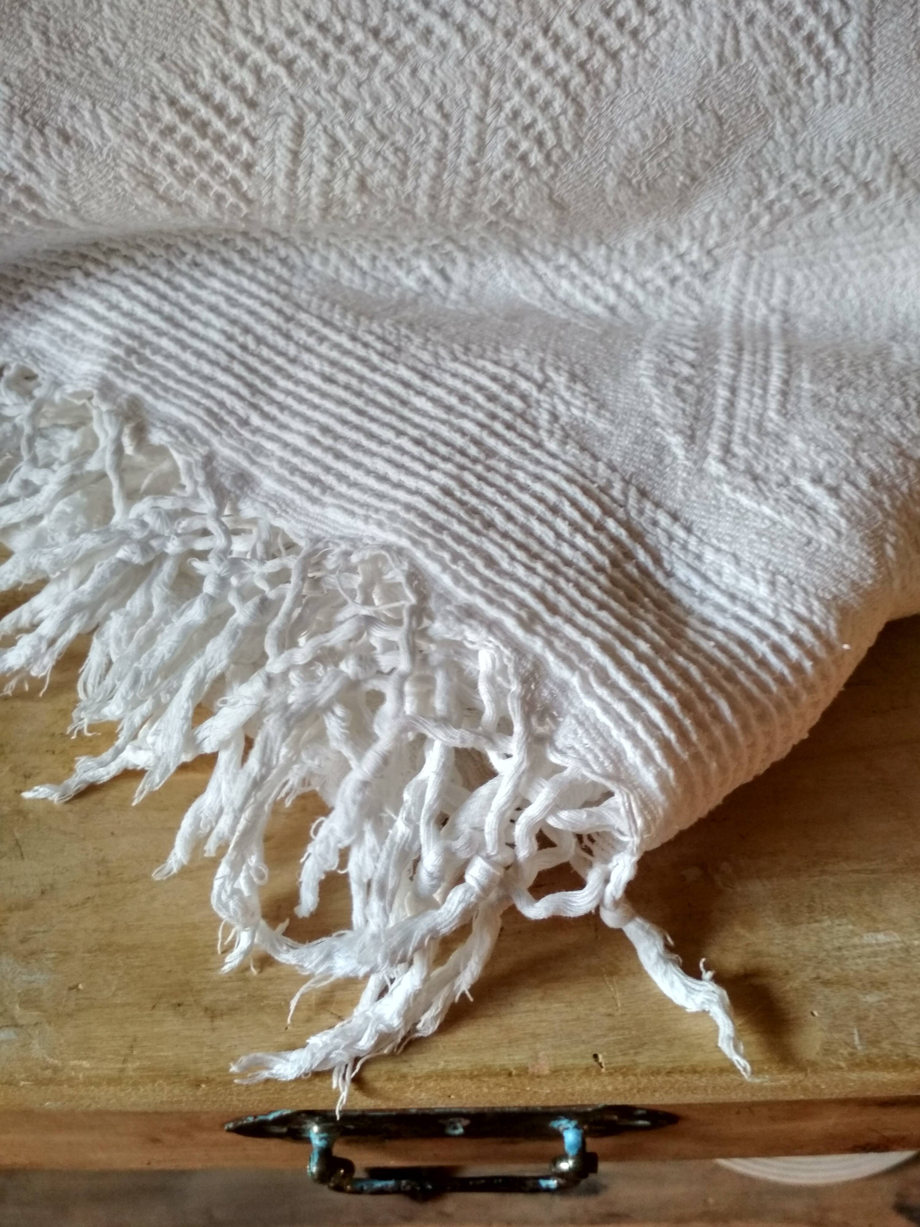 Bedspread in woven white cotton, single bed