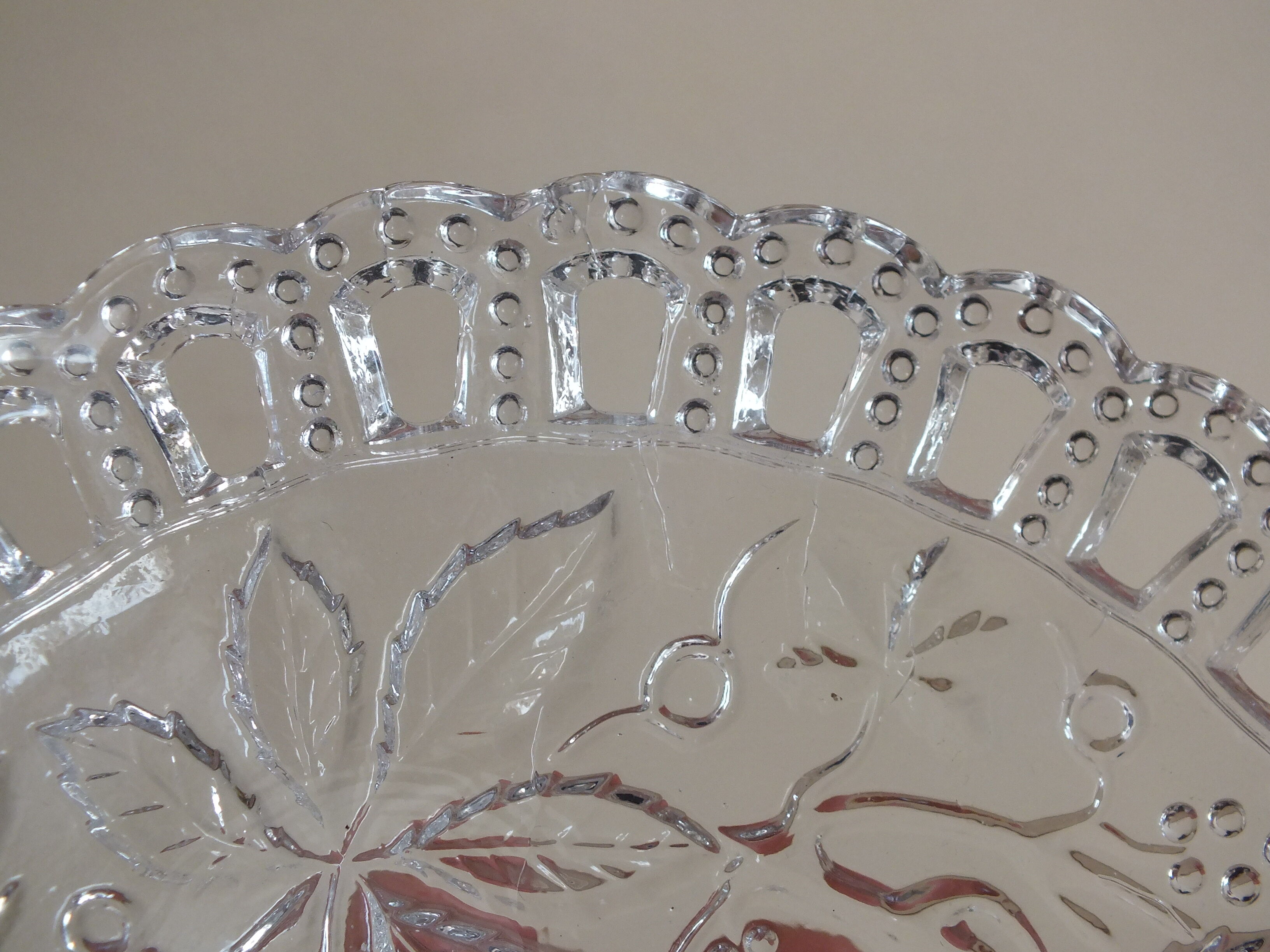 Coupe présentoir en cristal moulé