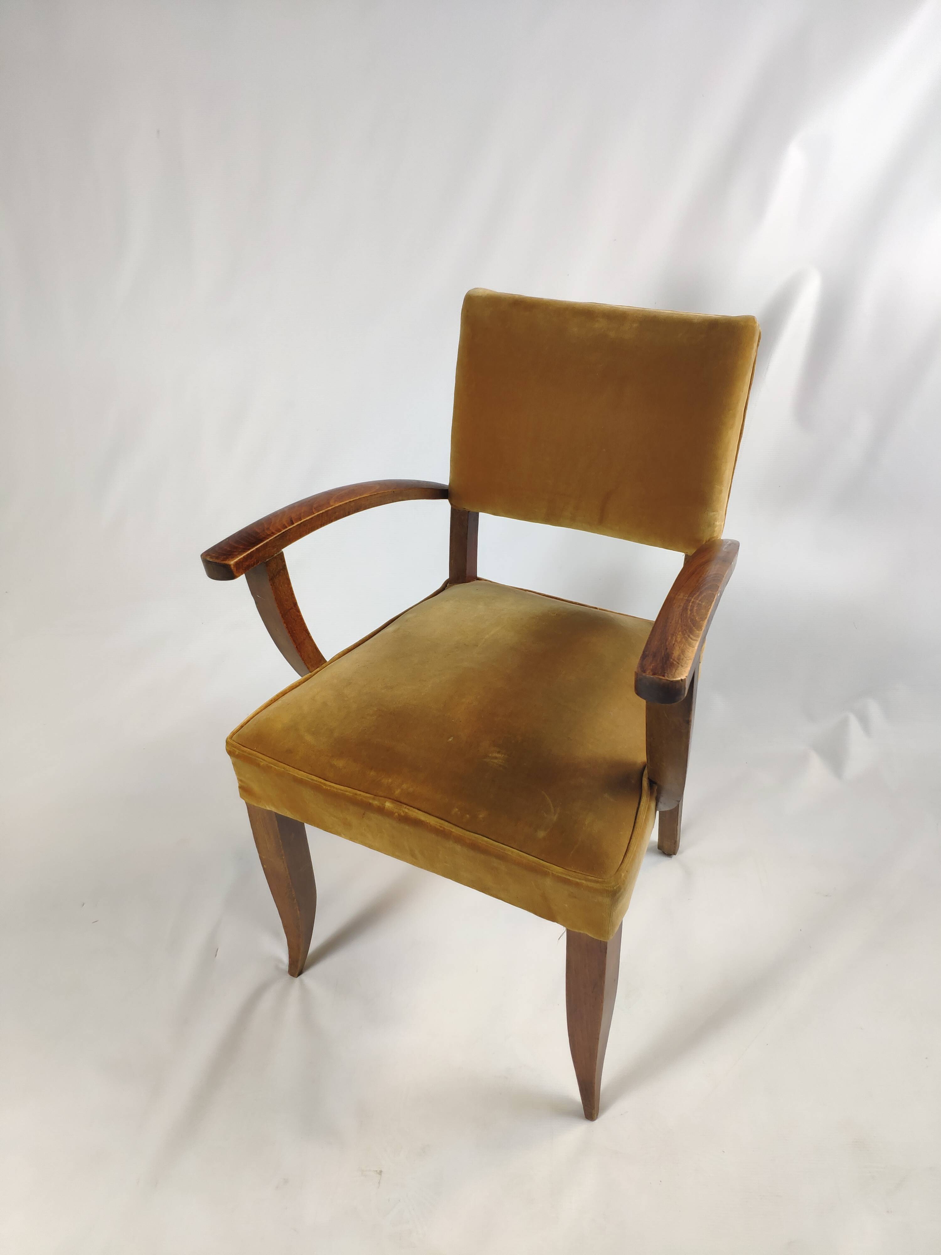 Armchair in mustard yellow velvet