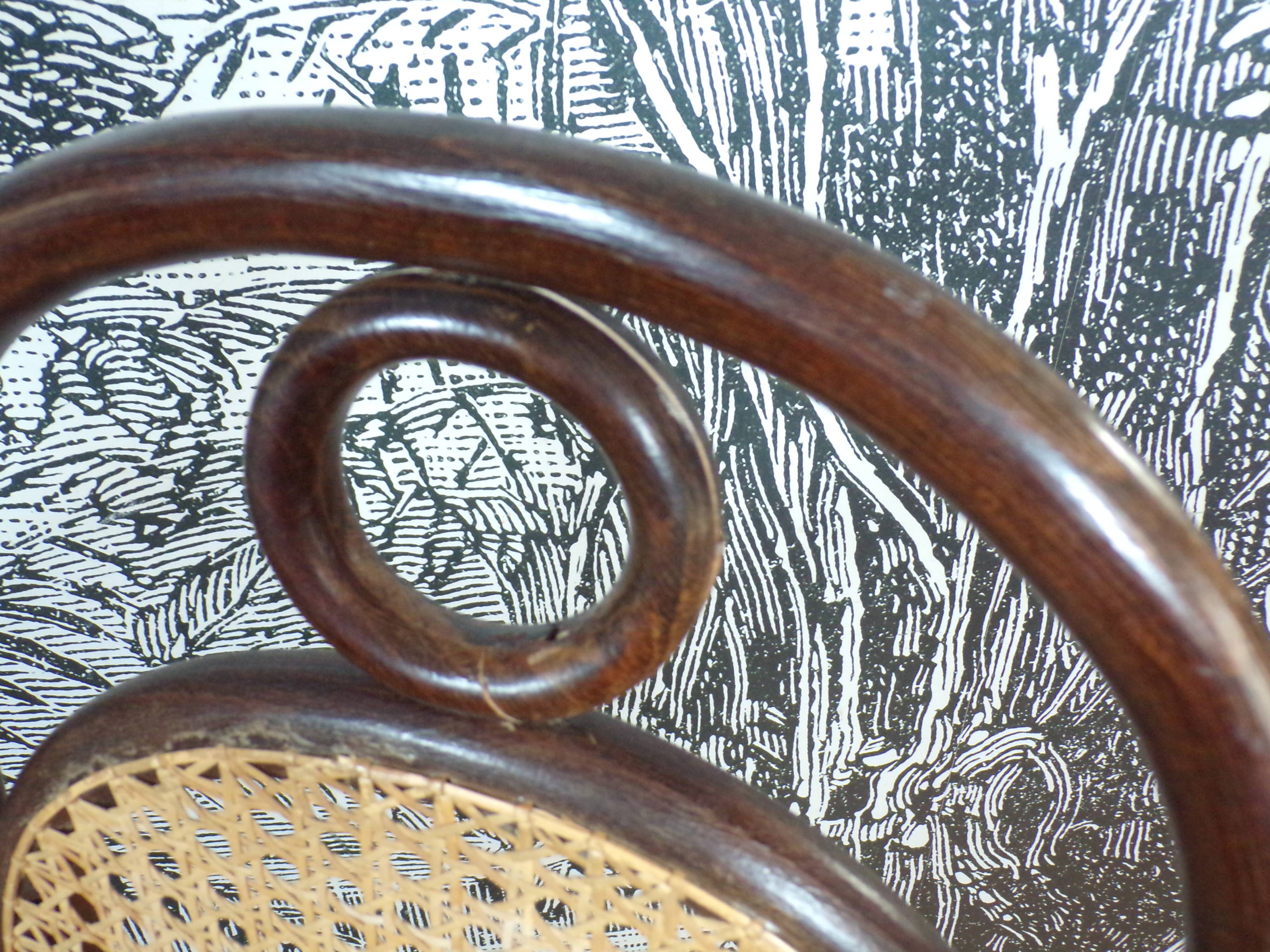 Pair of Thonet 207R chairs in bentwood