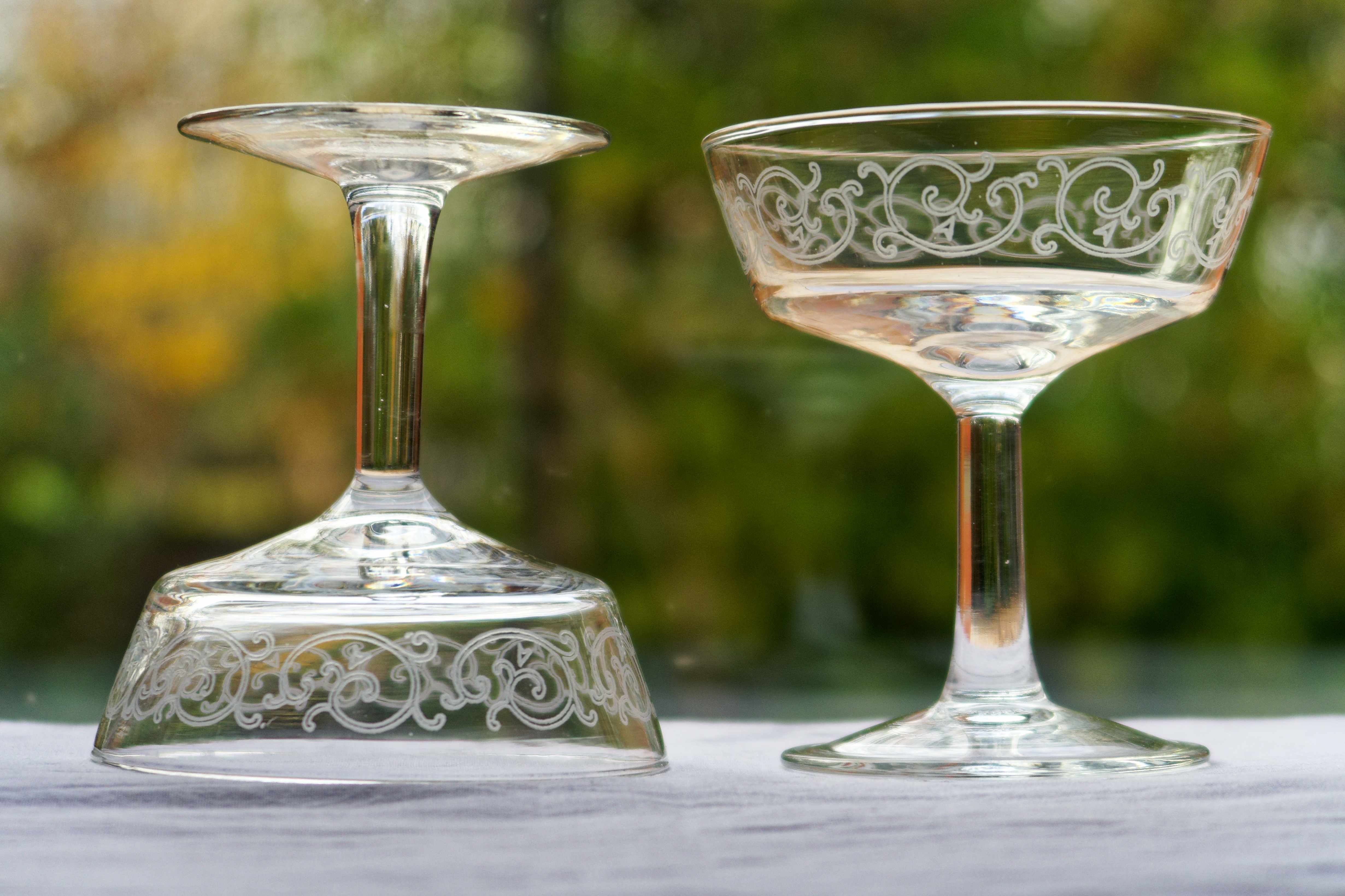 Lot 6 glasses champagne arabesque décor