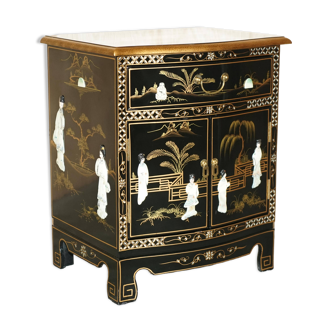 Decorative Chinese buffet in Chinoiserie style in lacquer and steatite.