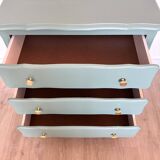 Wooden chest of drawers