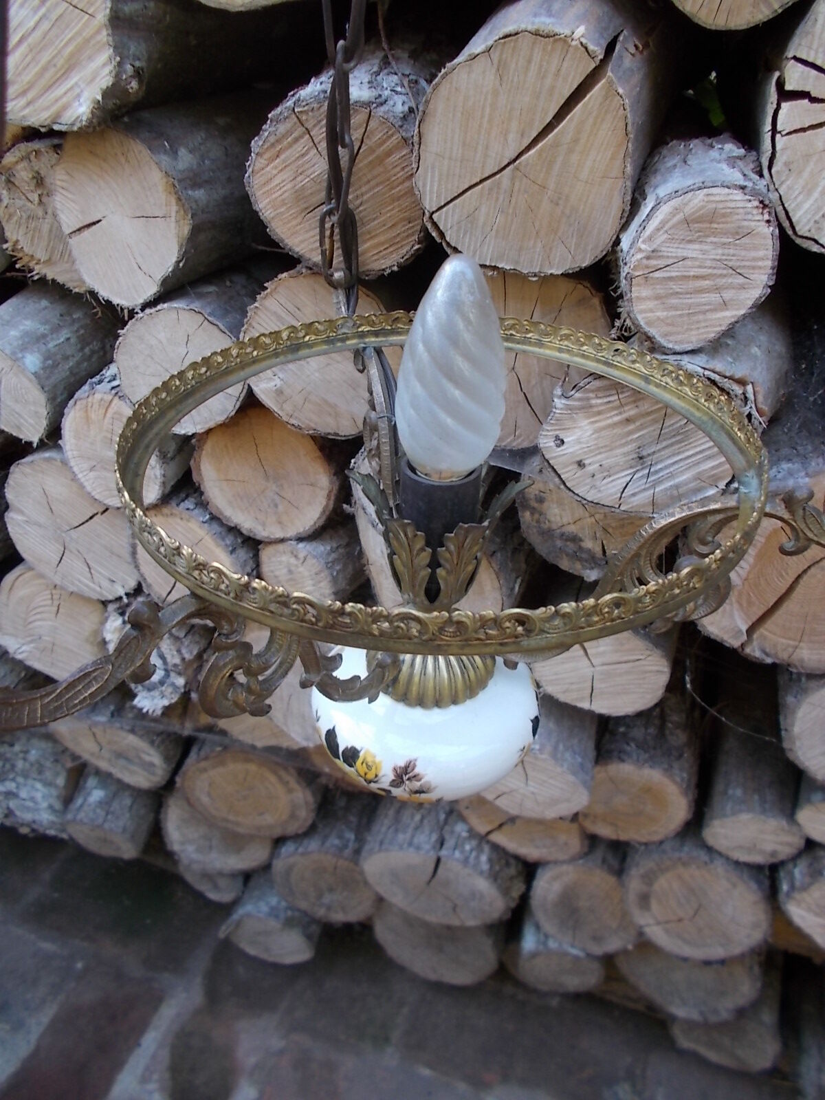 Porcelain and metal suspension