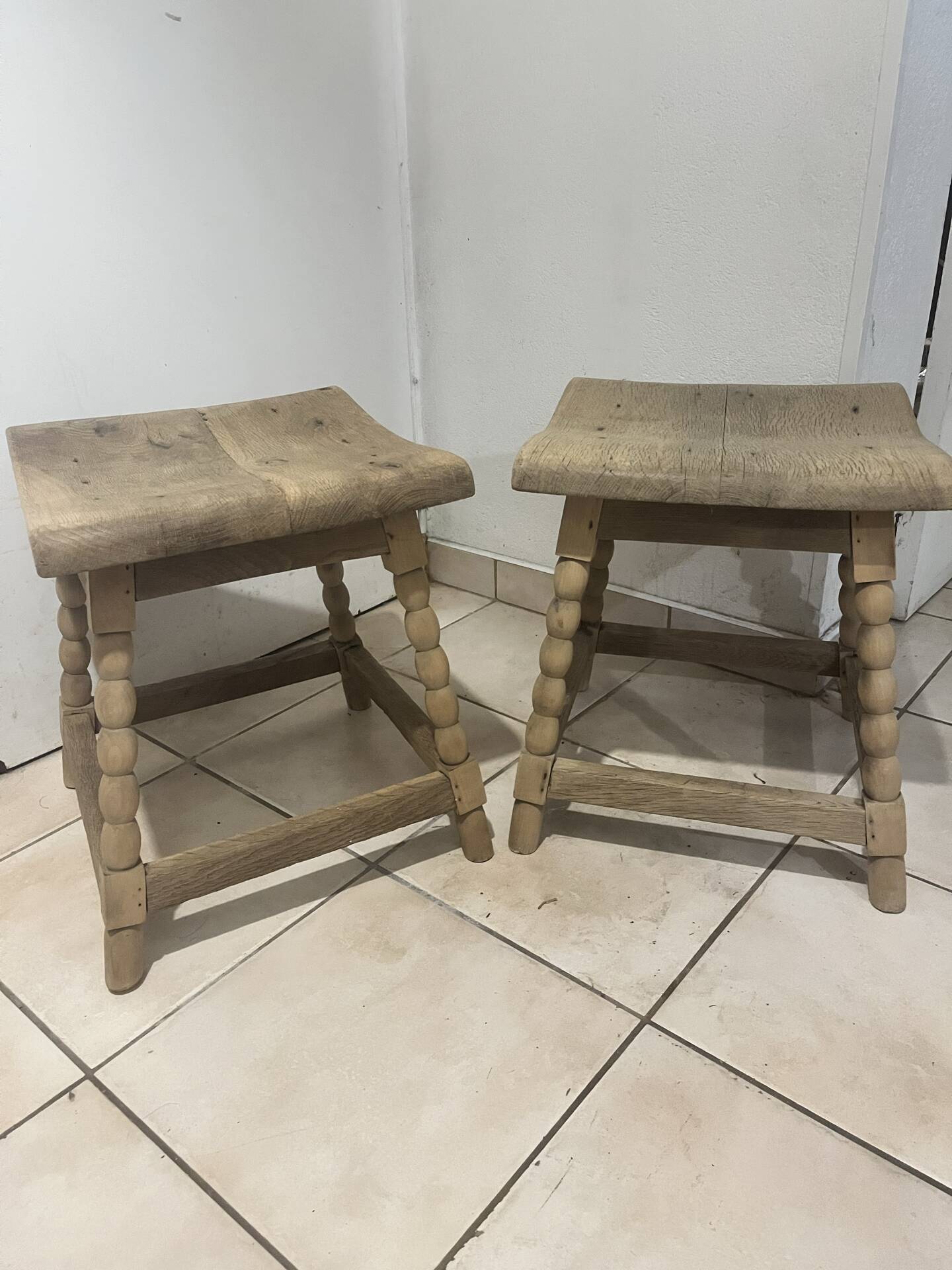 Pair of vintage stools in raw solid wood — Turned ball feet