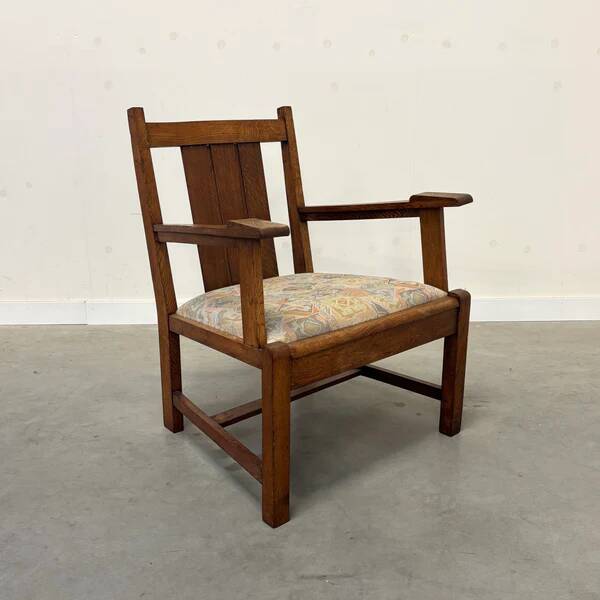 Oak armchair from the School of The Hague, Dutch Art Deco circa 1920 (1 of 2)