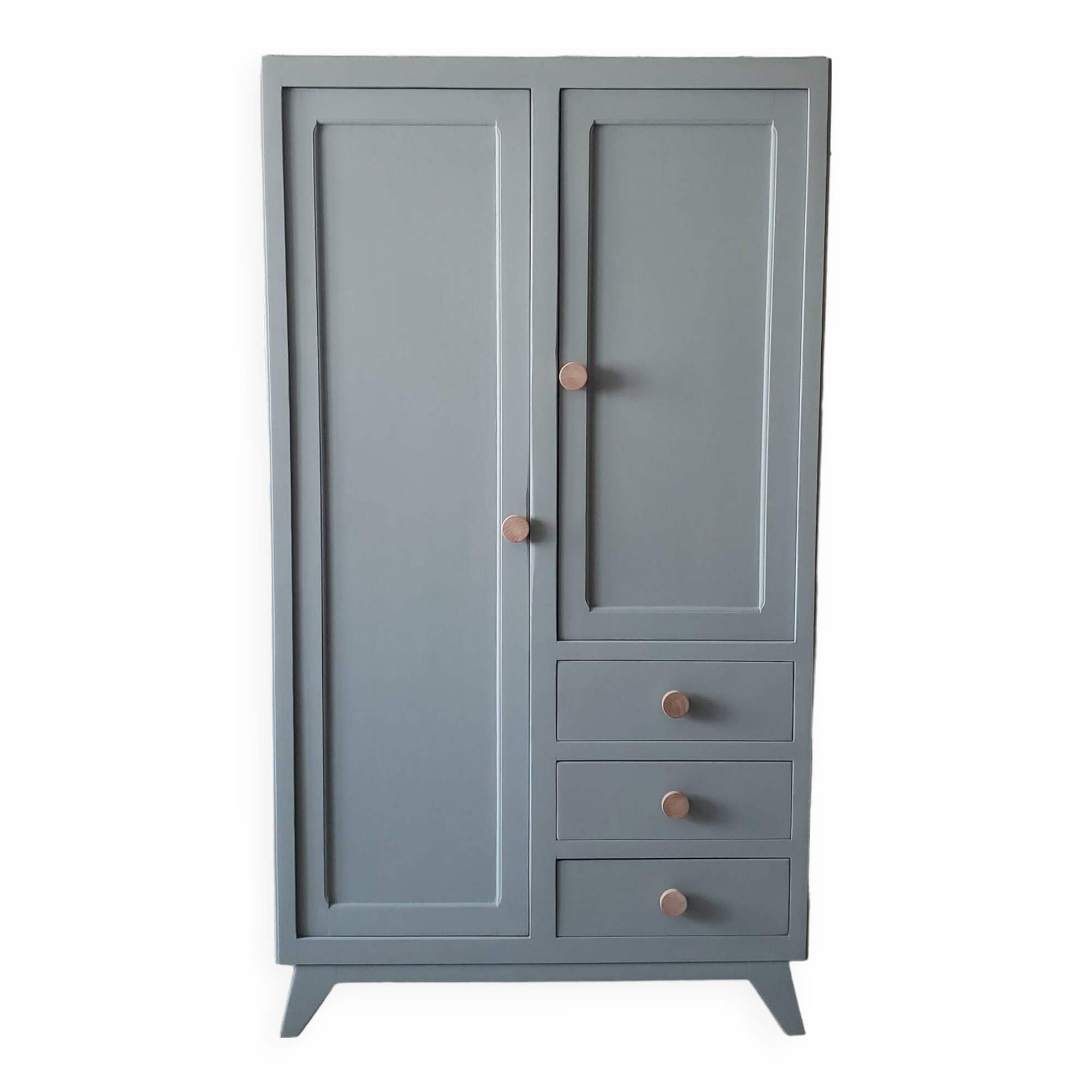 Light blue English wardrobe