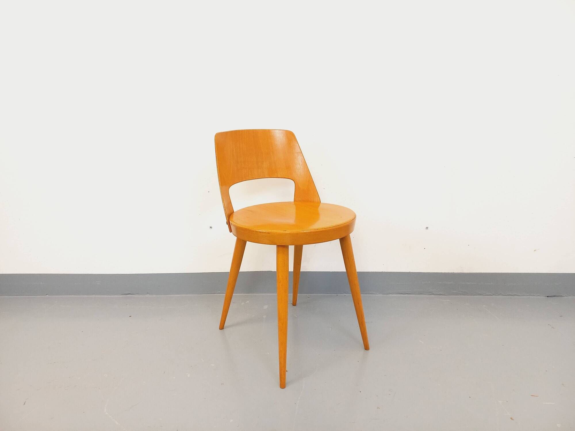 Chaise Mondor vintage de marque Baumann en bois des années 60