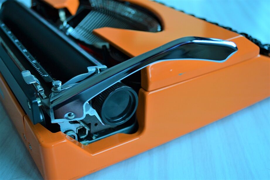 Machine à écrire Silverette orange vintage 60