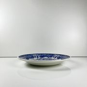 Plat ancien en faïence bleue, décor floral et oiseaux, début XXe