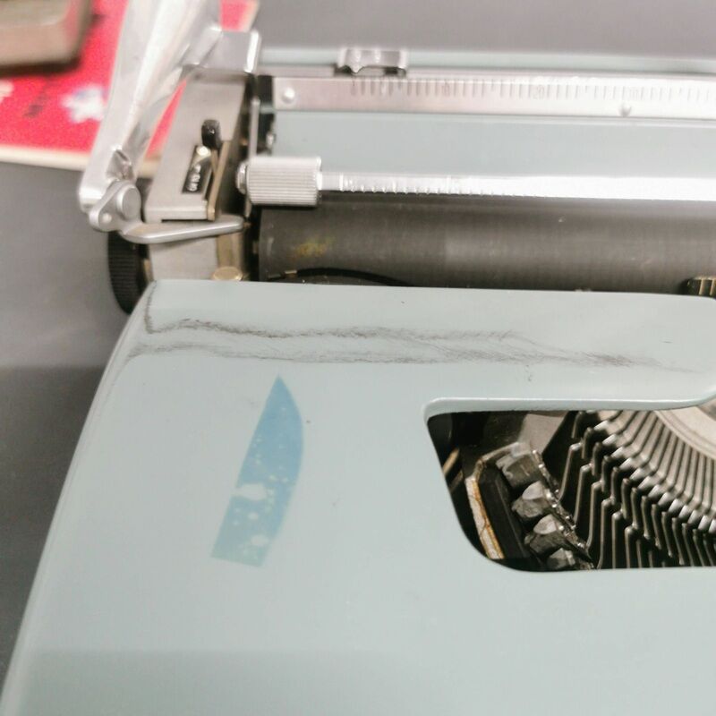 Olivetti Typewriter - Lettera 32