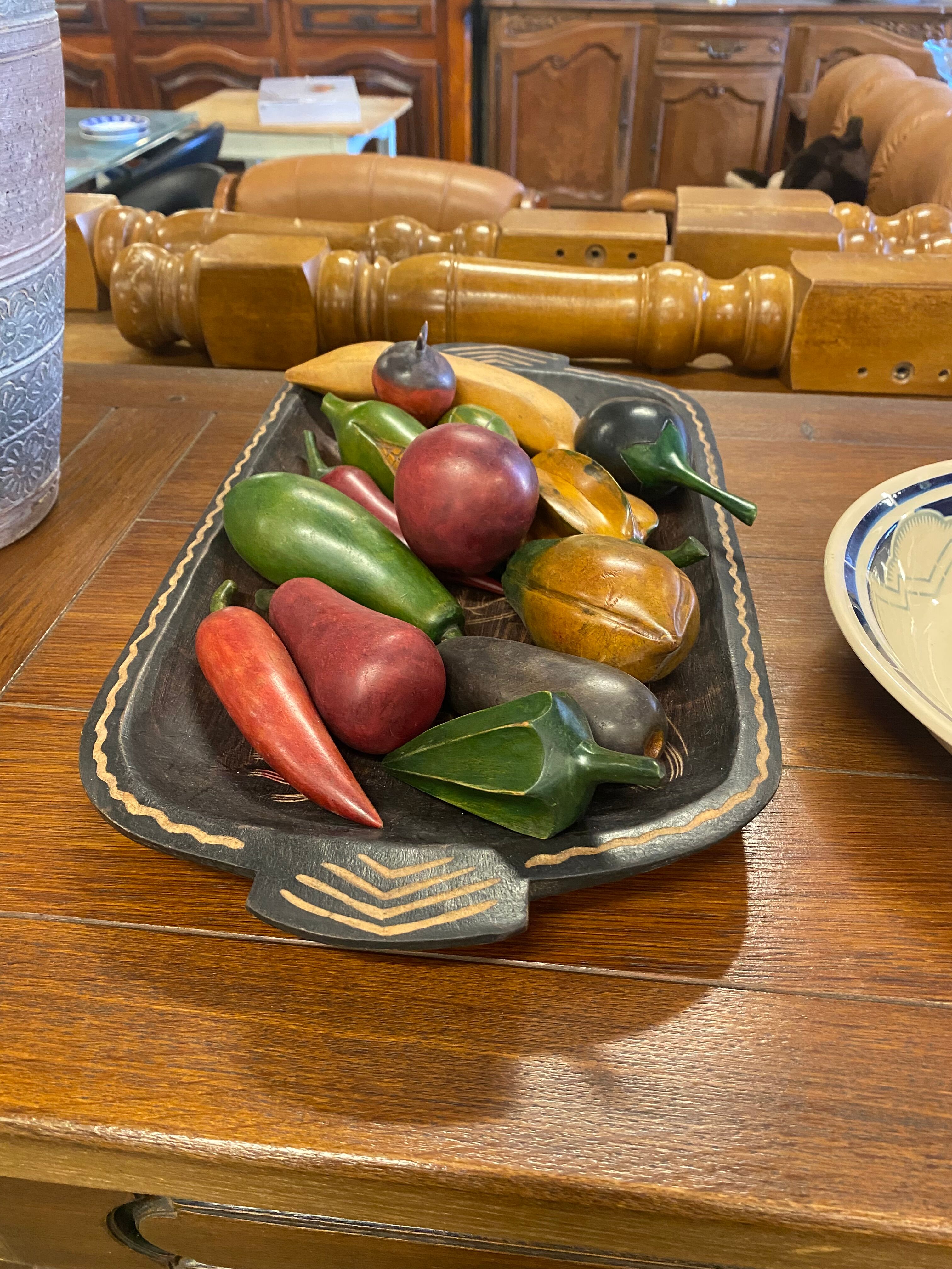 Plateau de fruits en bois